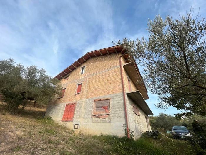 Casa con 6 locali in vendita in Contrada Senarica No Number, Moscufo