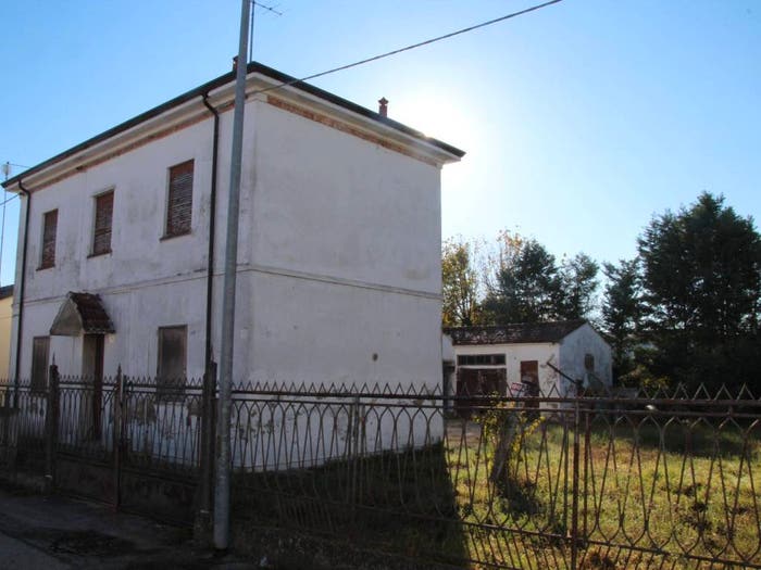 Casa quadrilocale in vendita in Traversa Lucci, Glorie, Bagnacavallo