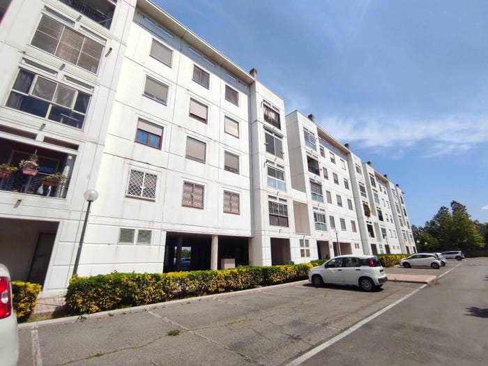 Appartamento trilocale in vendita in Via Tancredi Chiaraluce, Ostia Ponente, Roma