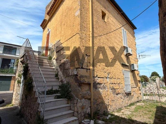 Casa trilocale in vendita in Vicolo Carità, Sant'Andrea Pizzone Ciamprisco, Francolise