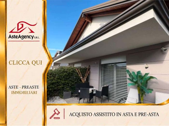 Casa quadrilocale in vendita in Via Daniele Crespi, Centro, Carate Brianza