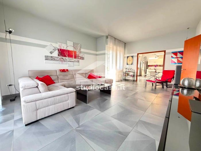 Casa con 6 locali in vendita in Viale Santa Maria, Santa Maria San Bernardino Castelnuovo, Crema