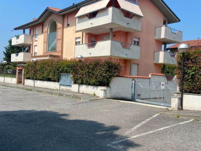 Appartamento trilocale in vendita in Via Romagna, Centro, Bernareggio