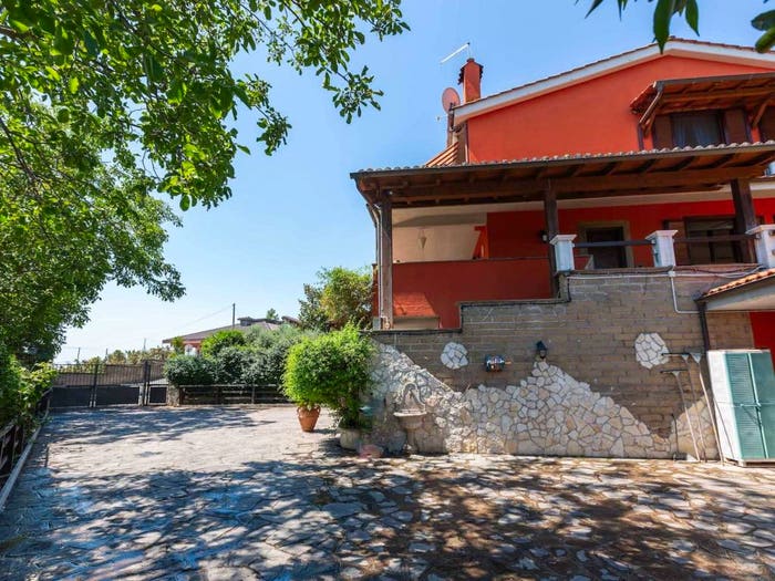 Casa con 6 locali in vendita in Via di Valle Ioro, Valle Yoro, Castelnuovo di Porto
