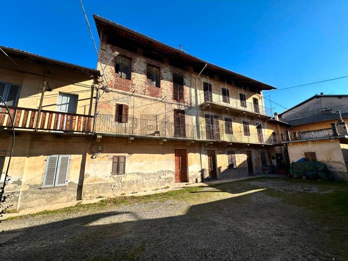 Casa con 6 locali in vendita in Fraz Campalvero, Casapinta