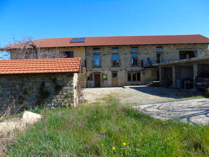 Casa con 6 locali in vendita in Via Coda, Perletto