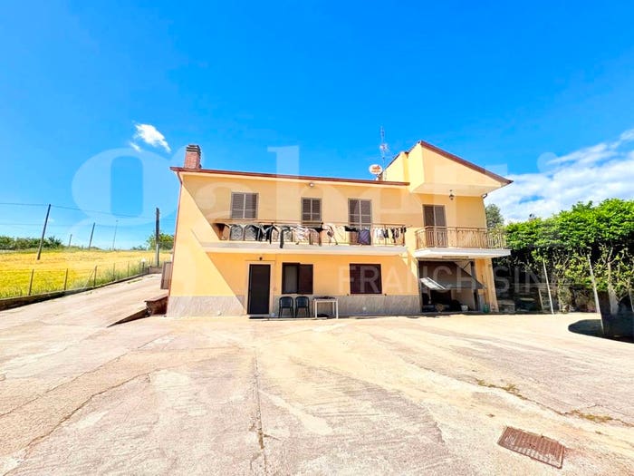 Casa con 6 locali in vendita in Via San Valentino, Gavignano