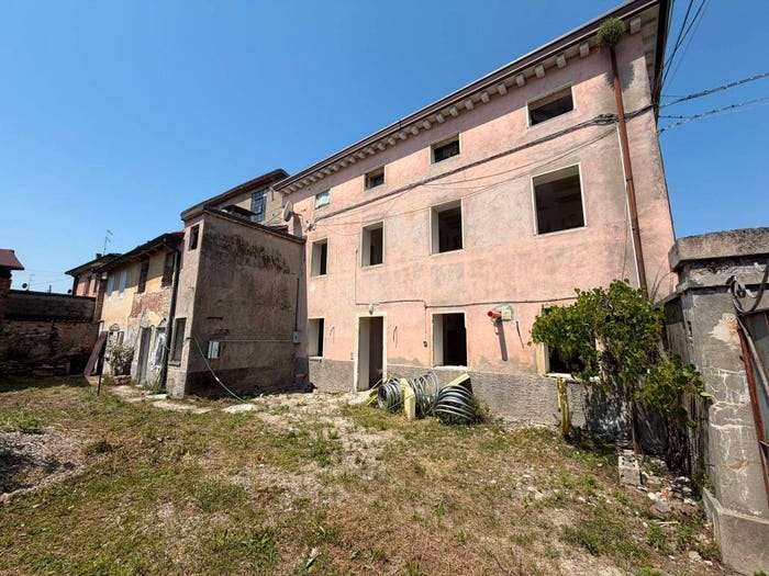 Casa con 6 locali in vendita in Via Madonnetta, Montecchio Maggiore Alte Ceccato, Montecchio Maggiore