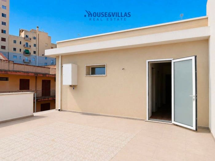 Casa trilocale in vendita in piazza bolivar, Centro, Noto