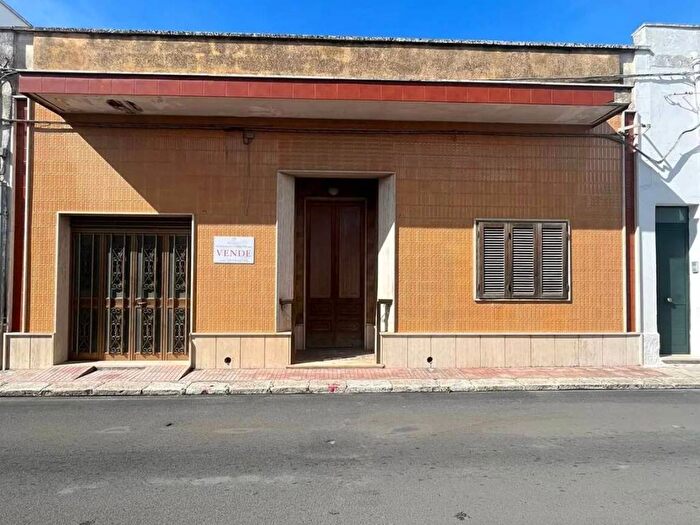 Appartamento con 5 locali in vendita in Via Vincenzo Monti SNC, Centro, Veglie