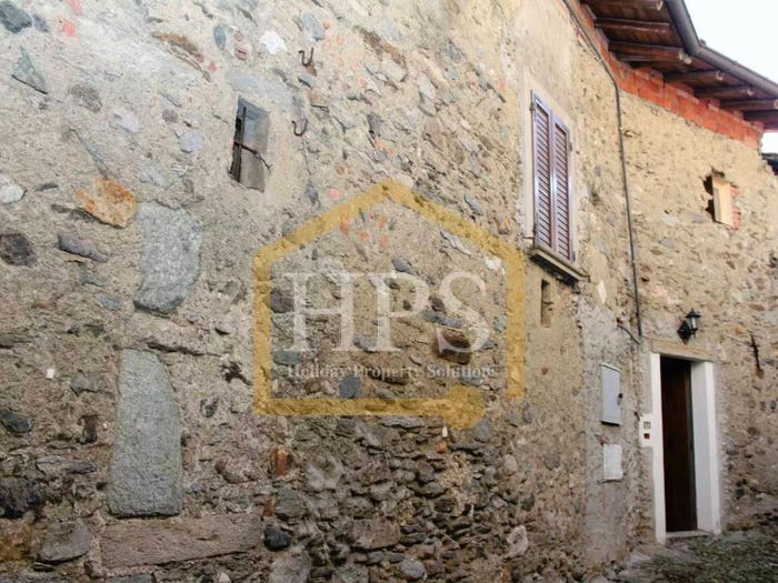 Casa quadrilocale in vendita in Via Mulini, Centro, Plesio