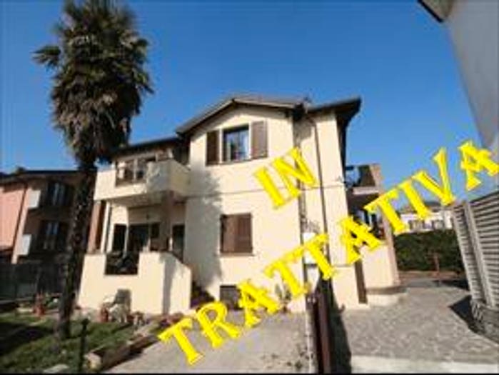 Appartamento trilocale in vendita in Via Monte Rosa, Centro, Brembate