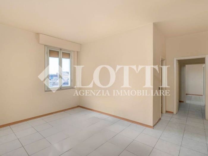 Appartamento quadrilocale in vendita in Via Arno, Centro, Pontedera