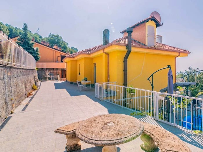 Appartamento quadrilocale in vendita in Via delle Liggie, Centro, Boissano