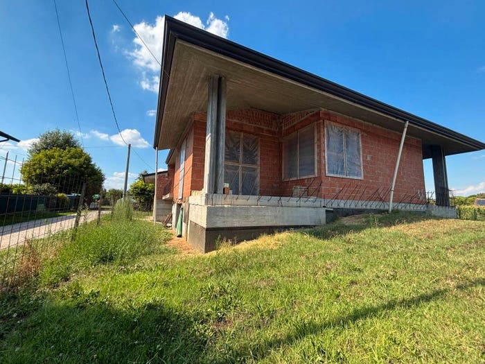 Casa quadrilocale in vendita in Via Roma, Centro, Roverchiara