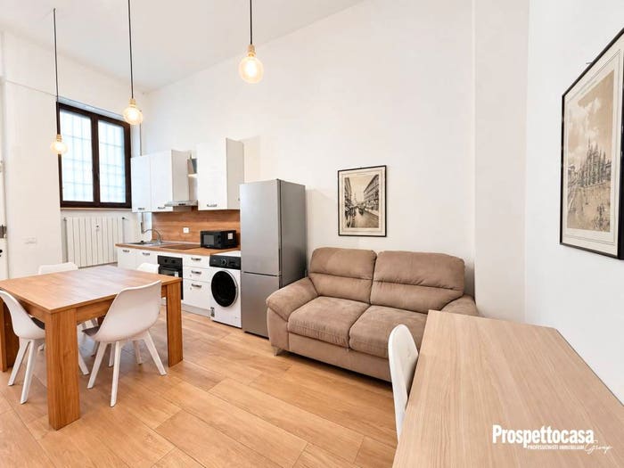 Appartamento trilocale in vendita in Lorenteggio, Milano