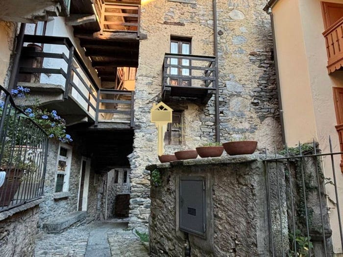 Appartamento con 6 locali in vendita in Centro, Premeno