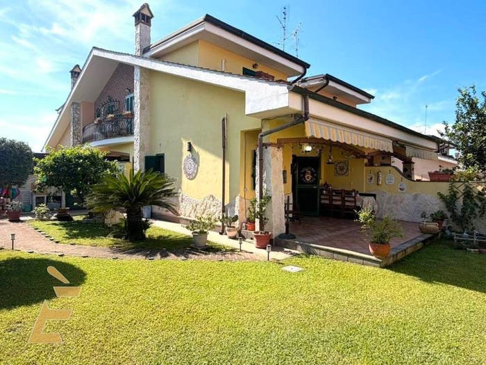 Casa quadrilocale in vendita in Viale Perseo, Colle Romito, Ardea