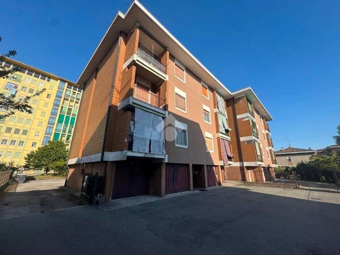 Casa con 6 locali in vendita in Via Dessì, Sant'Antonio, Novara