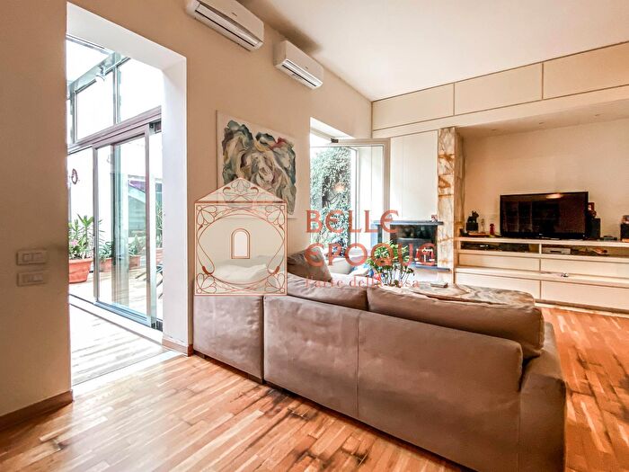 Casa con 11 locali in vendita in Via Amerigo Vespucci, Viareggio