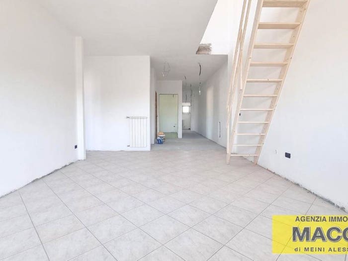 Casa con 5 locali in vendita in Viale I Maggio, Centro, Ponsacco