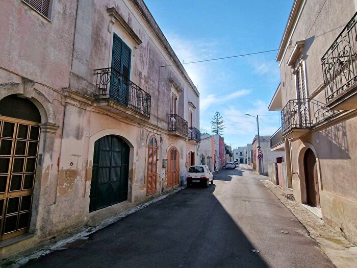 Casa con 8 locali in vendita in Via Vittorio Emanuele, Diso