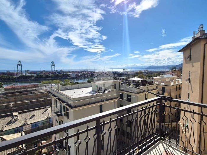 Appartamento quadrilocale in vendita in Via albenga, Pra', Genova