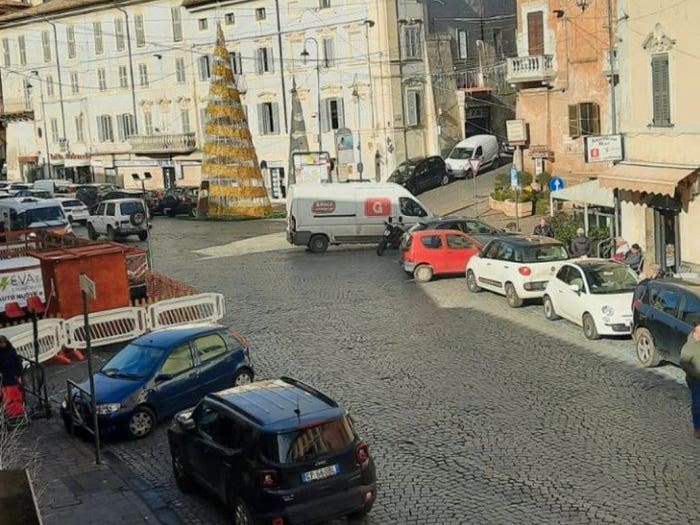 Appartamento con 5 locali in vendita in Via Roma, Centro, Ronciglione