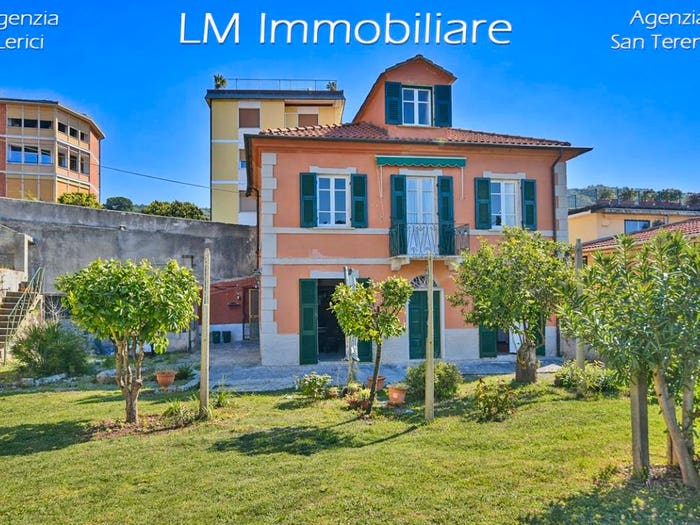 Casa con 6 locali in vendita in Via Generale Ferrari, Lerici Paese, Lerici