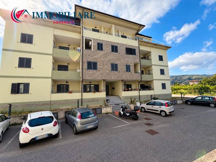 Appartamento trilocale in vendita in Viale Aprile, Marina Di Davoli, Davoli