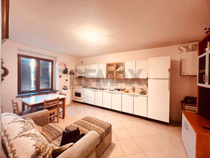 Appartamento trilocale in vendita in Castellina Marittima