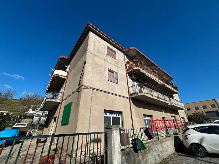 Appartamento quadrilocale in vendita in Via Conti di Loritello, Sala, Catanzaro