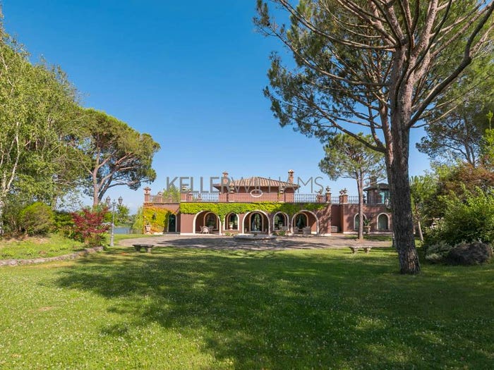 Casa con 6 locali in vendita in Via Cassia, Nepi