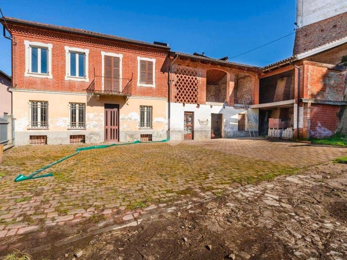 Casa quadrilocale in vendita in Via Fratelli Don Torchio, Centro, Celle Enomondo