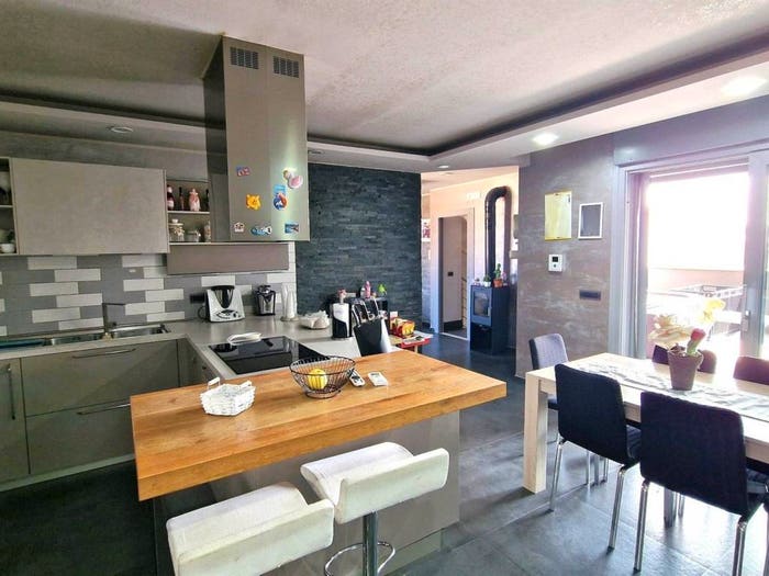 Appartamento quadrilocale in vendita in VIA VENEZIA, Mondragone