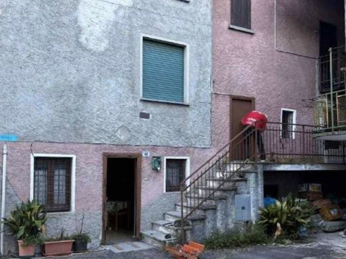 Casa bilocale in vendita in Via Alla Chiesa, Colico Piano, Colico