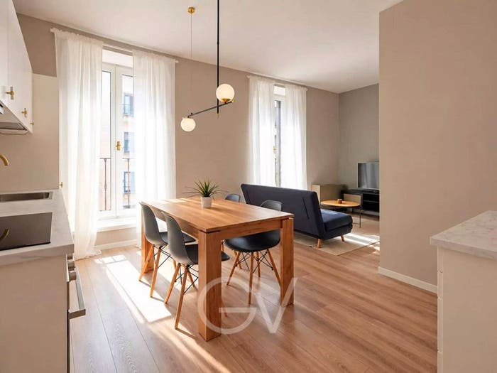 Appartamento in vendita in Viale Monte Santo, Repubblica, Milano