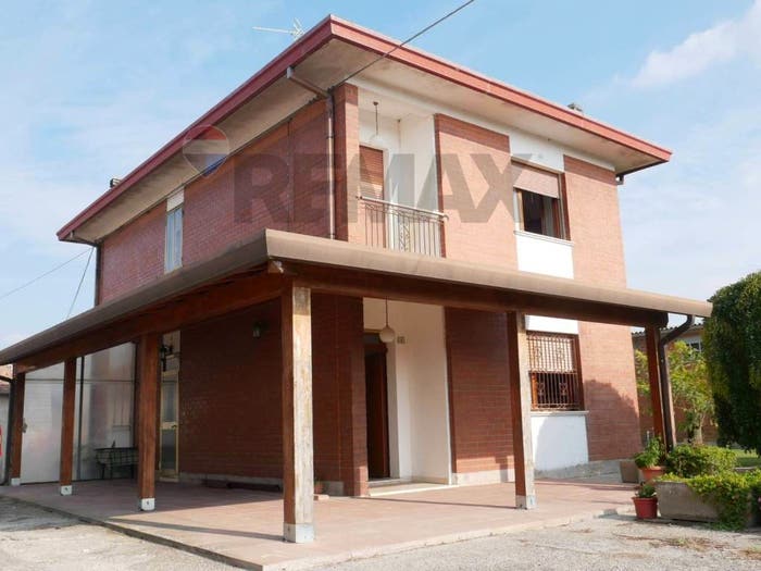 Casa con 6 locali in vendita in Via Codiferro Basso, Tresignana