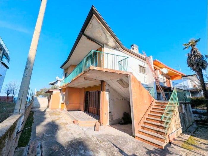 Casa con 6 locali in vendita in Viale Argine Dei Moreri Snc, Centro, Grado