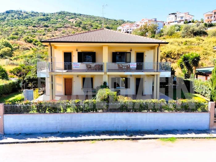 Appartamento quadrilocale in vendita in VIA GIOVANNI FALCONE, Mandatoriccio