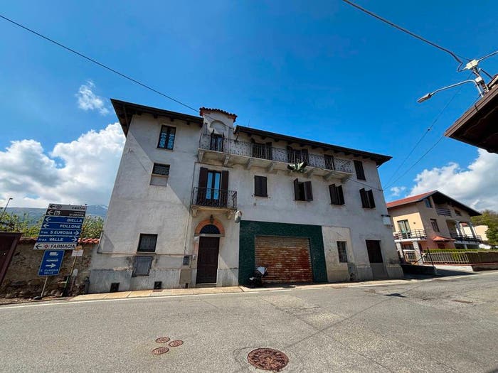 Casa con 6 locali in vendita in Via Roma, Pralungo