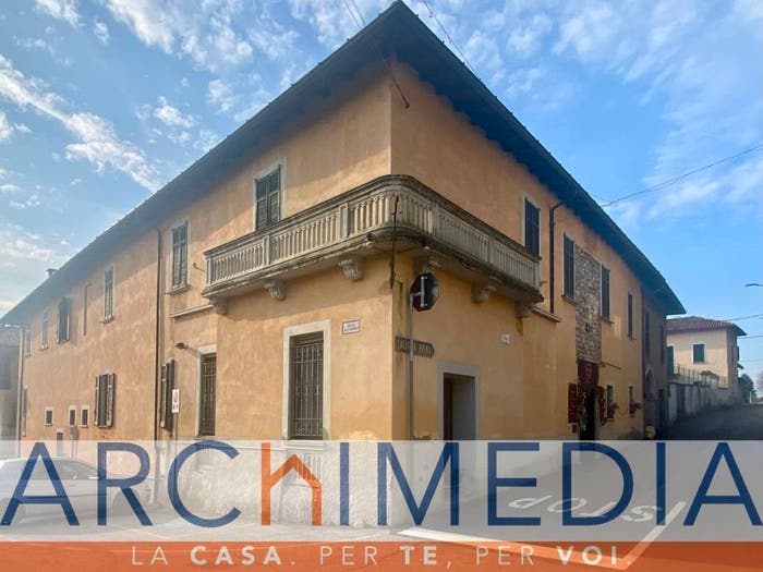 Casa con 6 locali in vendita in Via Madonnina, Cocquio, CocquioTrevisago