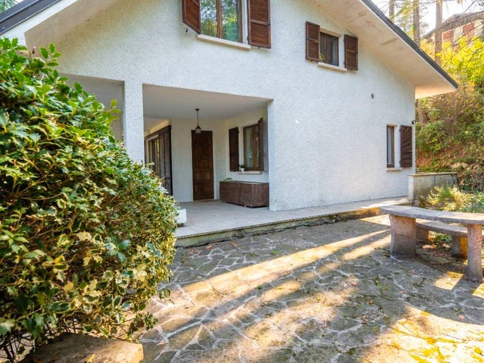 Casa quadrilocale in vendita in Via Rocchetta, Rivergaro