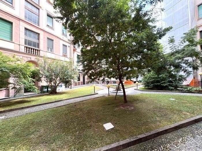 Appartamento trilocale in vendita in Via Tertulliano, Lodi Brenta, Milano