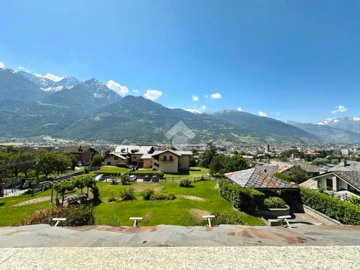 Casa quadrilocale in vendita in Via Alessandro Passerin D'Entreves, Centro, Aosta