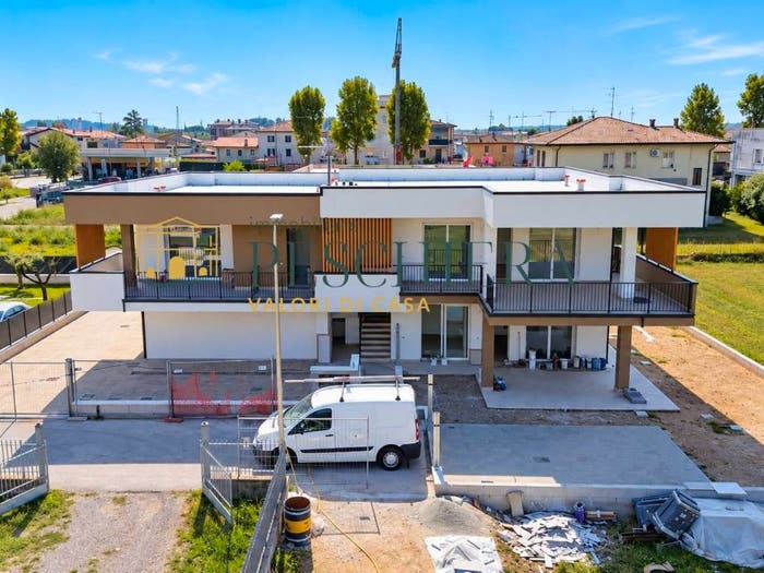 Appartamento quadrilocale in vendita in Via XI Aprile, Centro, Castelnuovo del Garda