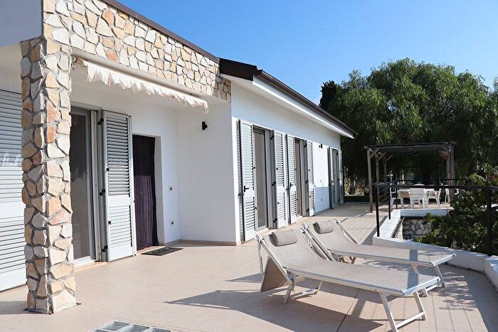 Casa trilocale in vendita in Via Romana, Bordighera