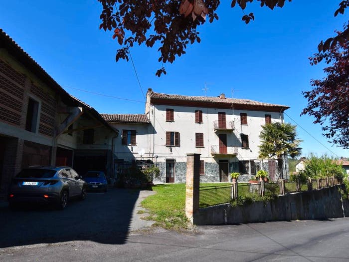 Casa con 6 locali in vendita in Via Roma, Castelletto Molina