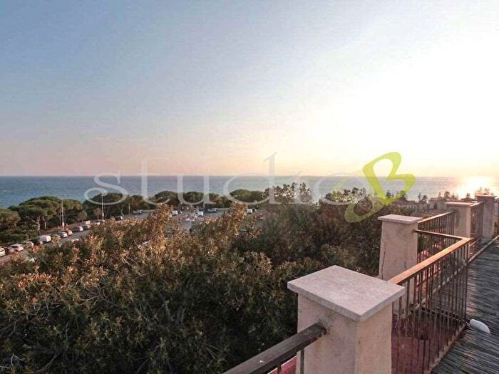 Casa con 6 locali in vendita in Centro Storico Sant'Ampelio, Bordighera