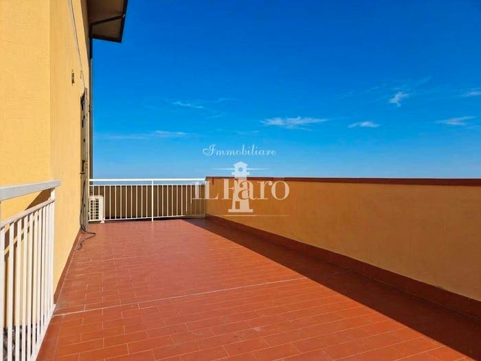 Appartamento con 5 locali in vendita in Via Vincenzo Bellini, Centro, Signa